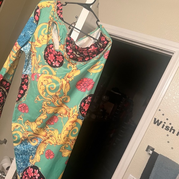 Dress - Picture 8 of 8